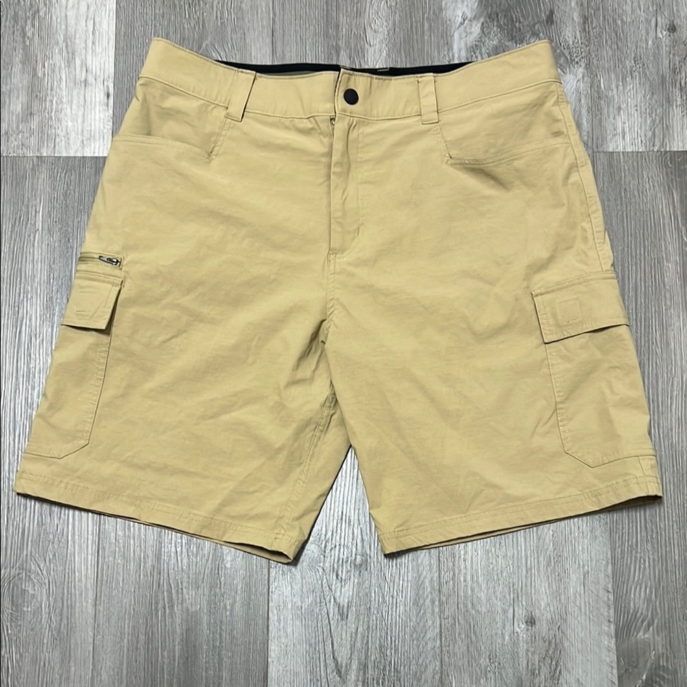 Orvis Men’s Tech Cargo Short /Stretch/ Tan/ Size 36